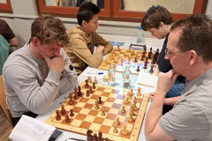 R4: Pim Jochijms (links) tegen Maurice Janssen, daarachter  Ovan Yang (links) tegen Nikita Gyrych