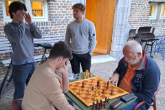 Ald Weishoes: zittend Dion Tinnemans (links) tegen Hartmut Anders