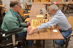 ALV 20230831 Schaken naderhans Hans Leenders (links) en Geert Hovens