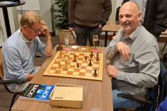 ALV 20230831 Schaken naderhans Nico van der Hoogt (links) en Hans van Mulekom