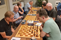 Vooraan Nico van der Hoogt (links) tegen Maarten Strijbos