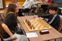 Aissa Lazar (rechts) tegen - Asala Lazar