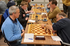 Clubavond 20231005 Robert Meilink (links) tegen Hans Leenders