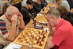 Clubavond 20231005 Hartmut Anders (links) tegen Gerard in 't Veld