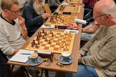 Clubavond 20231012 Nico van der Hoogt (links) tegen Peter Schoeber