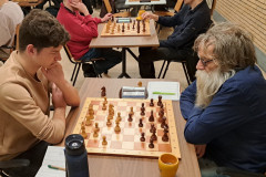 Clubavond 20231130  Dion Timmermans (links) tegen Gerben Oosterbaan