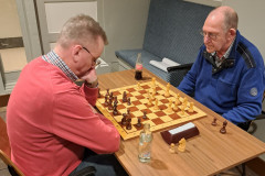 Clubavond 20231214 Gerard in 't Veld (links) tegen Mart Dael