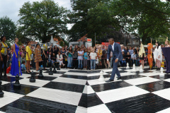 Zomerparkfeest 2011 Dress to Play Chess (Foto Jan Nabuurs)