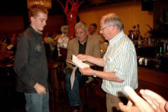 Prijsuitreiking tweede prijs B categorie Guido Faassen