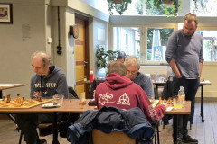 Aandacht voor bord 6: Geert Hovens tegen Casper Wouters.