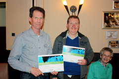 20130321 Uitreiking diploma Schaaktrainer 1 aan Albert Houwen en Kim Clabbers