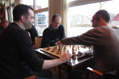 KNSB 20140104 Erik van der Doel vs Rudi van Gool. Maarten Strijbos kijkt toe