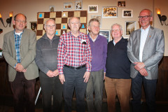 Paul van der Sterren (rechts) met de overige ereleden van VSV