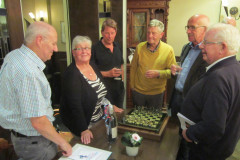 Piet Thijssen (links) ontvangt erelidmaatschap 20140828