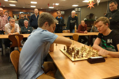 LK snelschaken 2017: Max (links) in een barragepartij tegen Thomas Beerdsen