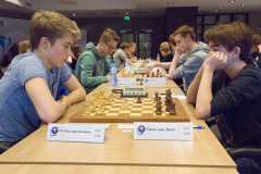 NK Jeugd 2017 ronde 4: Max Warmerdam (links) tegen Siem van Dael