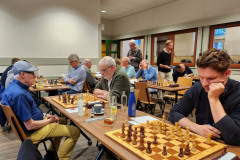 Rechtsvoor Pim Jochijms. Daarachter Piet Thijssen (links) tegen Bert Gerards.