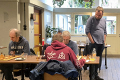 Aandacht voor bord 6: Geert Hovens tegen Casper Wouters.