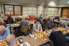 Op de voorste rij met wit v.l.n.r. Sjraar Munten, Alex Lucas Haragas en Bram Kierkels,