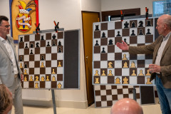 5 juli 2025. Analyse van de partijen. Loek van Wely (links) en Paul van der Sterren (Foto KNSB/Schaakbond)