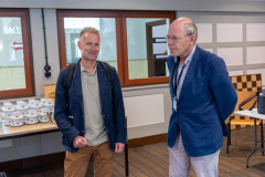 5 juli 2025. Ontvangst spelers en gasten. Marcel Peek (links, bestuurslid KNSB) en Bas van der Grinten (Foto Harry Gielen)