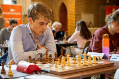 NK Schaken 20250705 ronde 1.2 Max Warmerdam (Foto Frans Peeters)