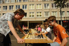 NK 2007 Straat simultaan: Joep Nabuurs tegen Sjors Clabbers (De witte koning). Daarnaast Willem Suilen.