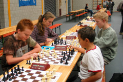Open NK Rapid voor jeugdteams 200426 september 2004 te MierloInspelen Met de klok meeGuido Faassen, Marina van Vliembergen, Egbert Clevers en Thijmen Smith