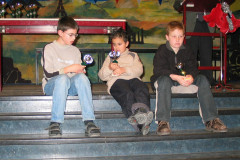De drie beste van de D-categorie naast elkaar. V.l.n.r. Janick Janssen (tweede) Jordy Caessens (derde) en Thijmen Smith (eerste)