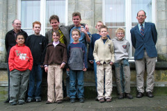 PJKL 20041230 Venlose deelnemers en begeleiders Vlnr bovenste rij Piet Thijssen Guido Faassen, Joep Nabuurs, Mart Nabuurs, Egbert Clevers, Bas van der Grinten. Onderste rij Thijmen Smith, Martine op de Kamp, Victor Peeters, Willem Suilen, Florens Cals.