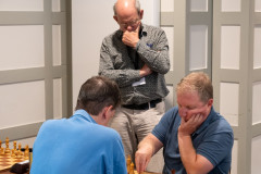 20250711 NK Venlo. Rapidtoernooi, Kim Clabbers, staand Bas van der Grinten (Foto KNSB/Schaakbond) 