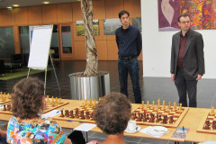 Simultaan Martijn Dambacher, Sittard 20150903 Martijn (links) en wedstrijdleider Henk van Gool