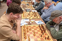 R4: Dion Tinnemans (links) tegen Wil Lindelauf,