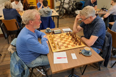 R7: Frank van Overbeek (links) tegen John Stikkelbroeck