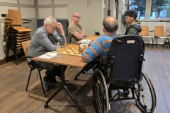 Voor: Geert Hovens (links) tegen Hans Leenders. Achter: John de Laat (links) tegen Ovan Yang