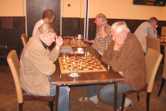 Zomersnelschaak 2009: Stephan Thijssen (links) tegen Willy Schmitz