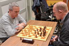 Zomersnelschaaktoernooi ronde 3 20230727: Robert Meilink (links) tegen Mart Dael