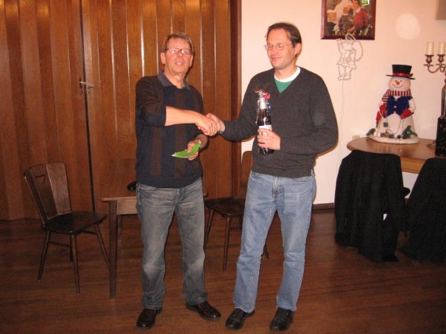 Gongschaken 20121225 Winnaar Michaël Knippel (r)