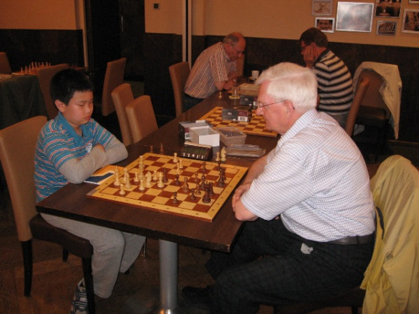 Jeugd vs Senioren 20100429: Wai Keung Liu - Henk Suurhoff